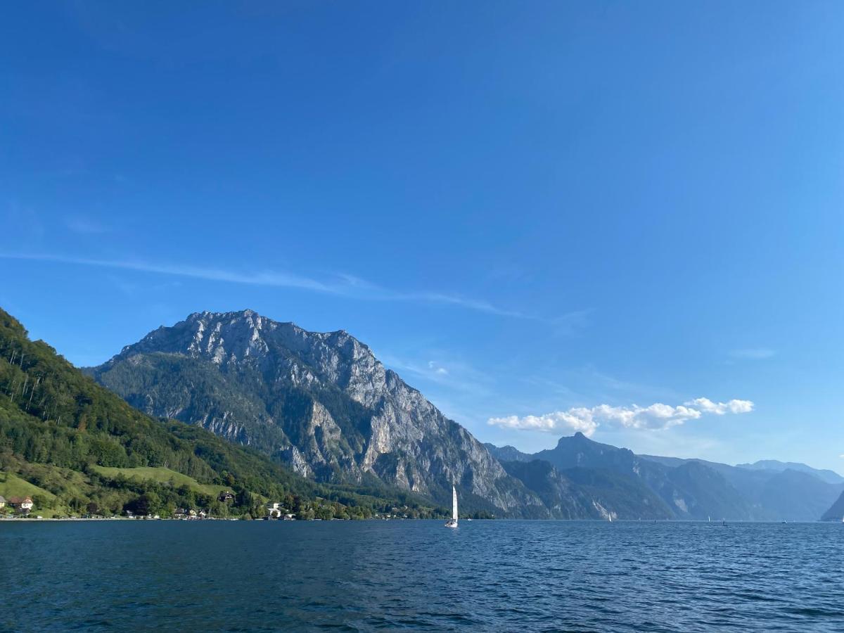 Ferienhaeuschen Am Traunsee Mit Tretboot Zur Freien Nutzung Am Badeplatz Altmuenster Exterior photo